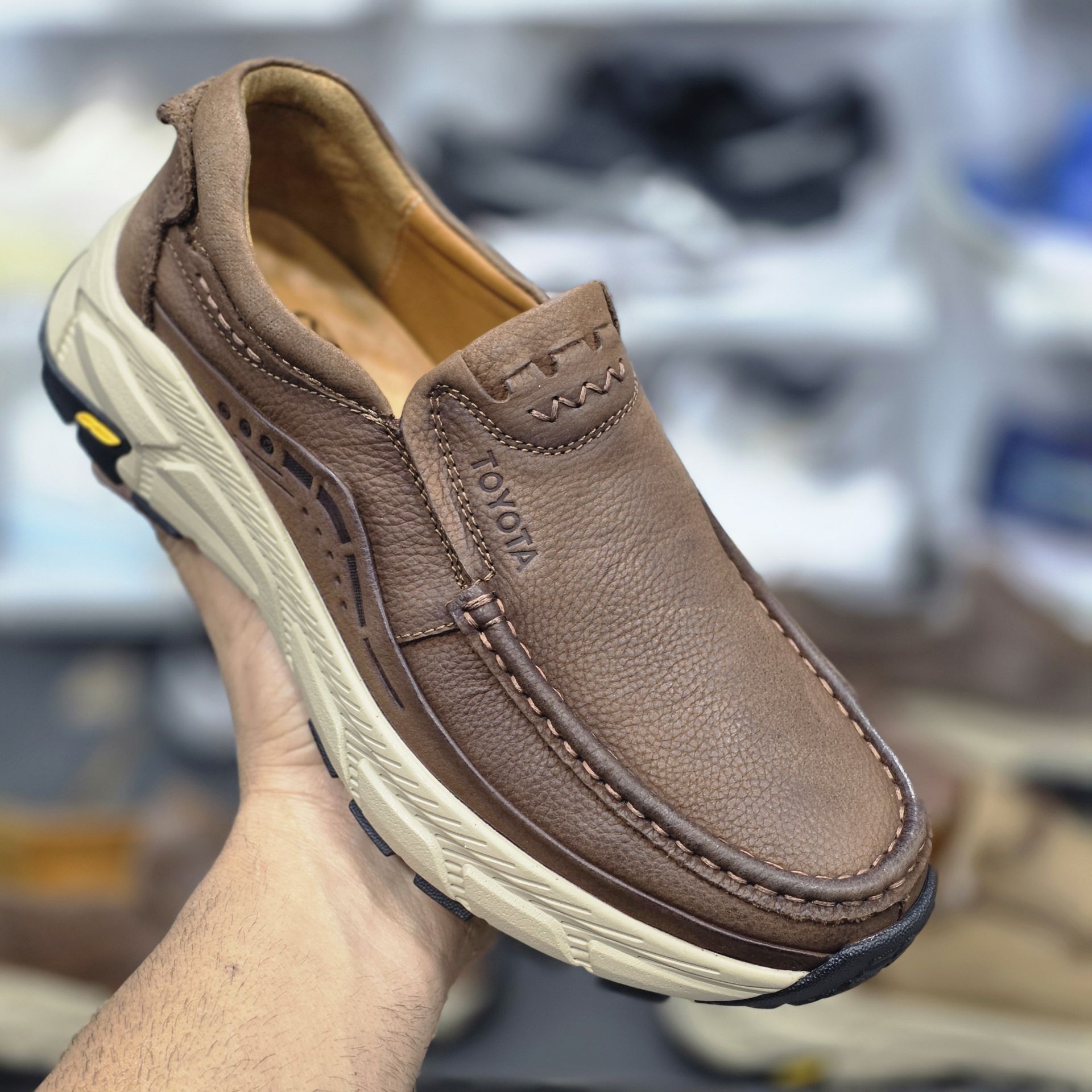 کفش تویوتا چرم TOYOTA وارداتی  بدون بند   کیفیت بالا مردانه